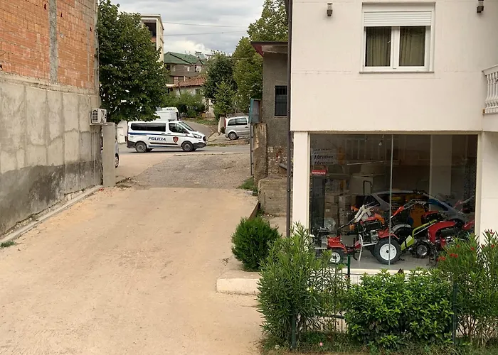 بيت ريفي 9 Librazhet